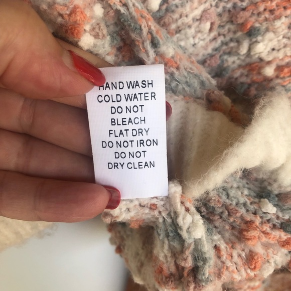 Andthewhy v neck sweater size s/m - Picture 7 of 7